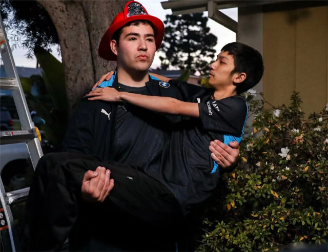 YIHAO-Doinb重返赛场,表现优异首场状态出色,C9观众沸腾!比赛高潮迭起(doinb综艺后续动态)