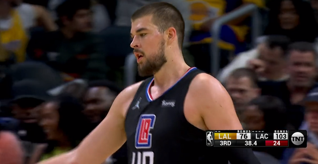 壹号娱乐-莱万多夫斯基新星关键助攻表现惊艳,湖人未来可期!的简单介绍